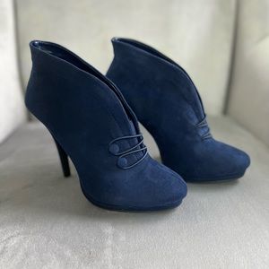 Brand New Apt 9 Women’s Size 9.5 Navy Suede Bootie